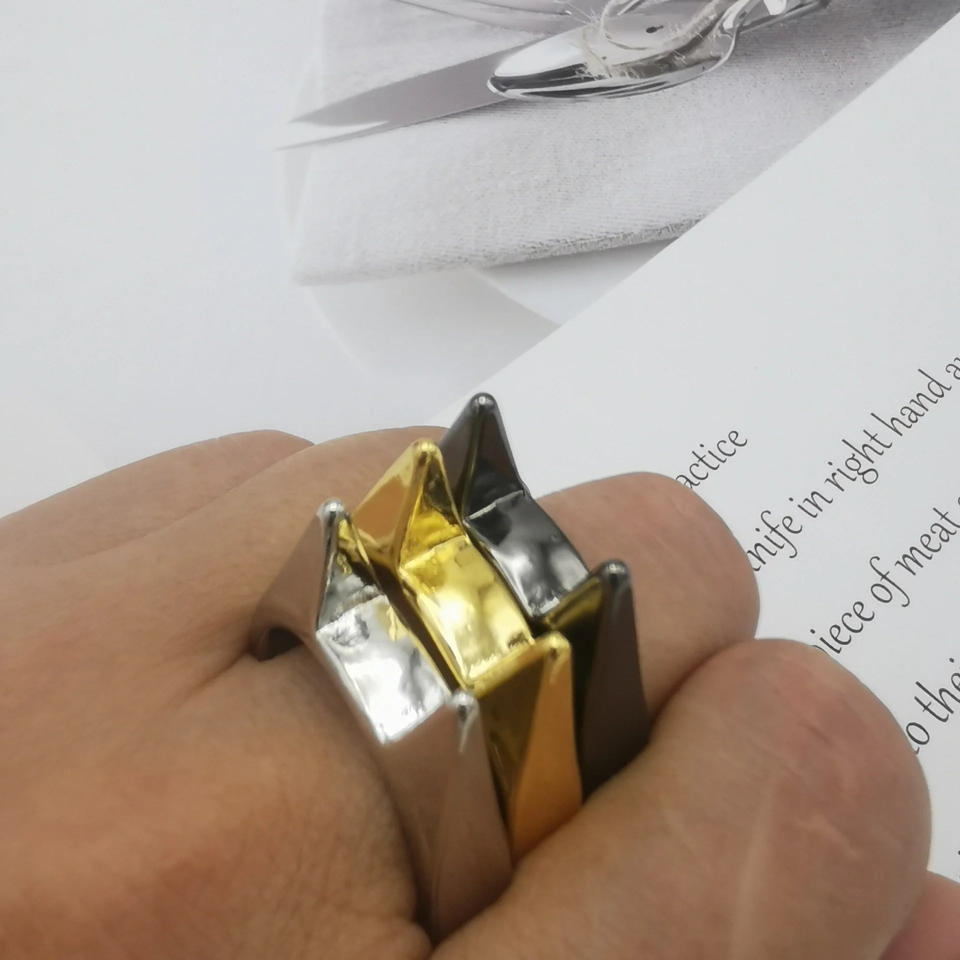 Self-defense Stainless Steel Rings Punk Style Men's And Women's Thorn Jewelry Joyas Para Hombres y Mujeres
