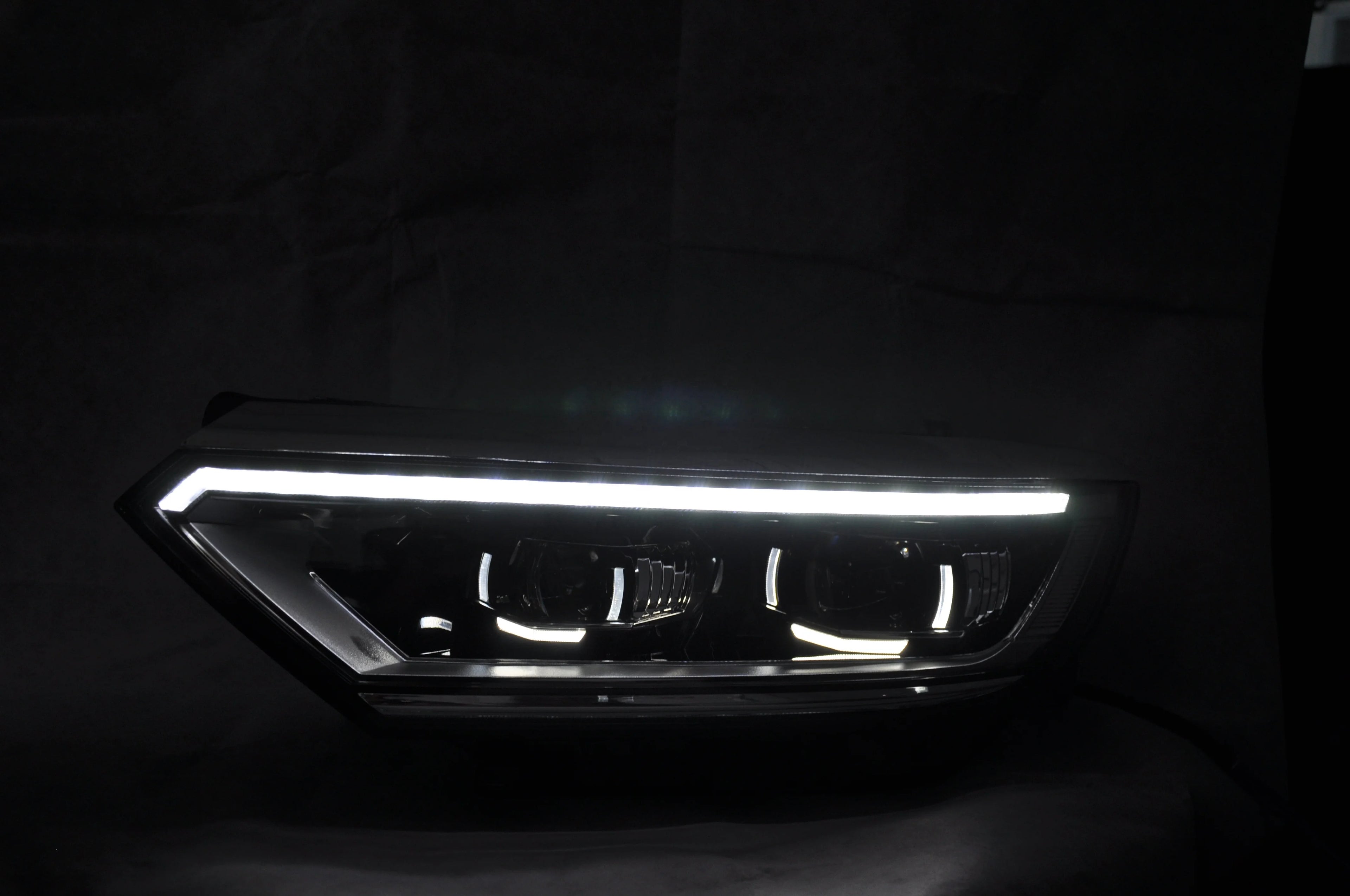 Car Accessories Blue Light of Headlight for V W PASSAT  /MAGOTAN B8 2016- 2018LED  Headlamp Used for Aotu  Modified Cars