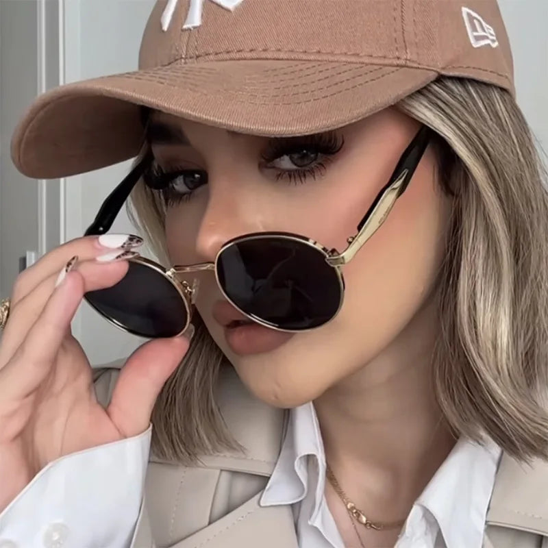 Hot Selling Luxury High End Women's Fashion Gold Border Full Rim Oval Sunglasses with Anti-Reflective Lenses % UV Protection