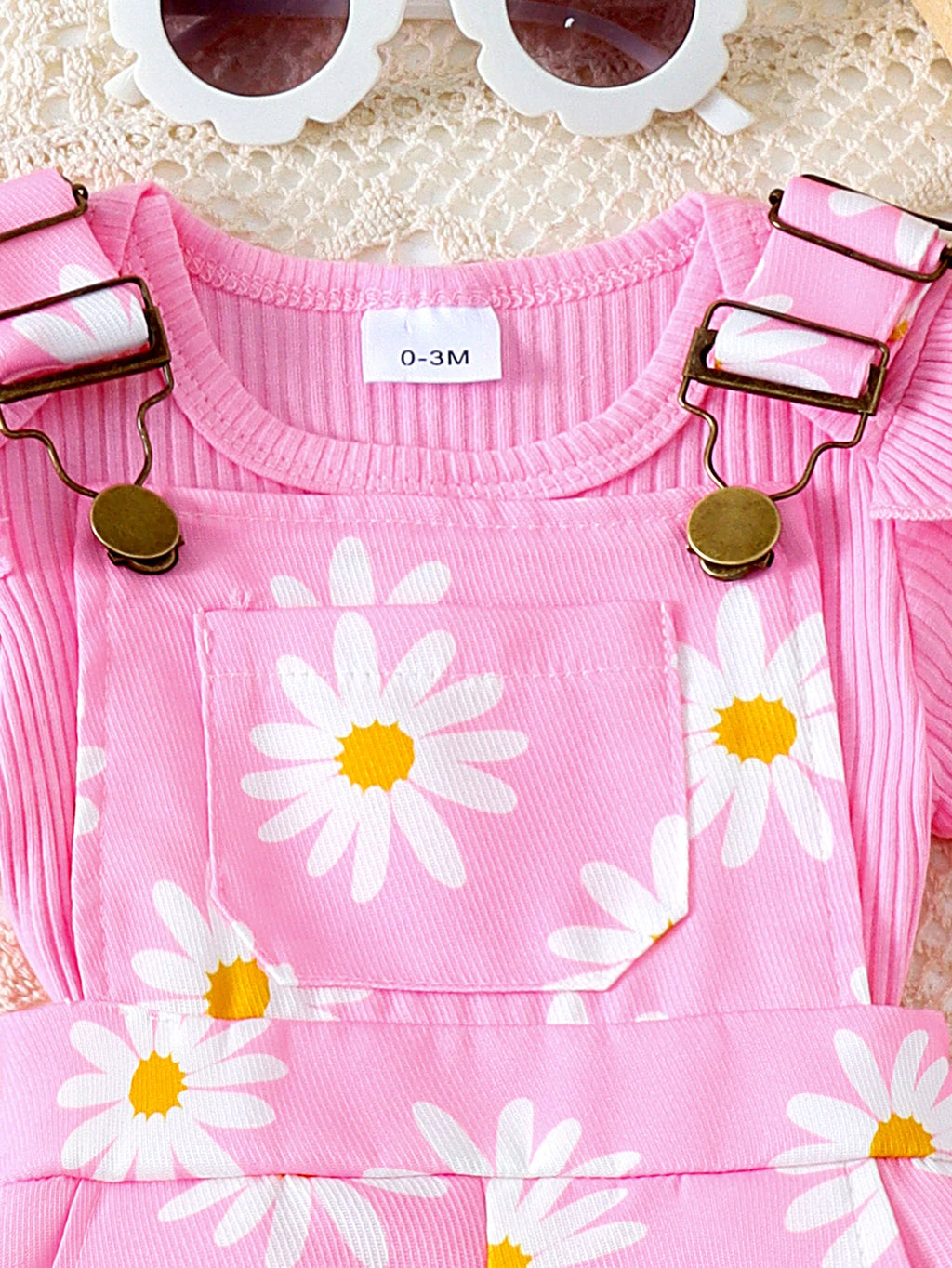 2PCS Summer New Sweet And Cute Girls And Babies Solid Color Short-Sleeved Top + Pink Love Printed Suspender Shorts