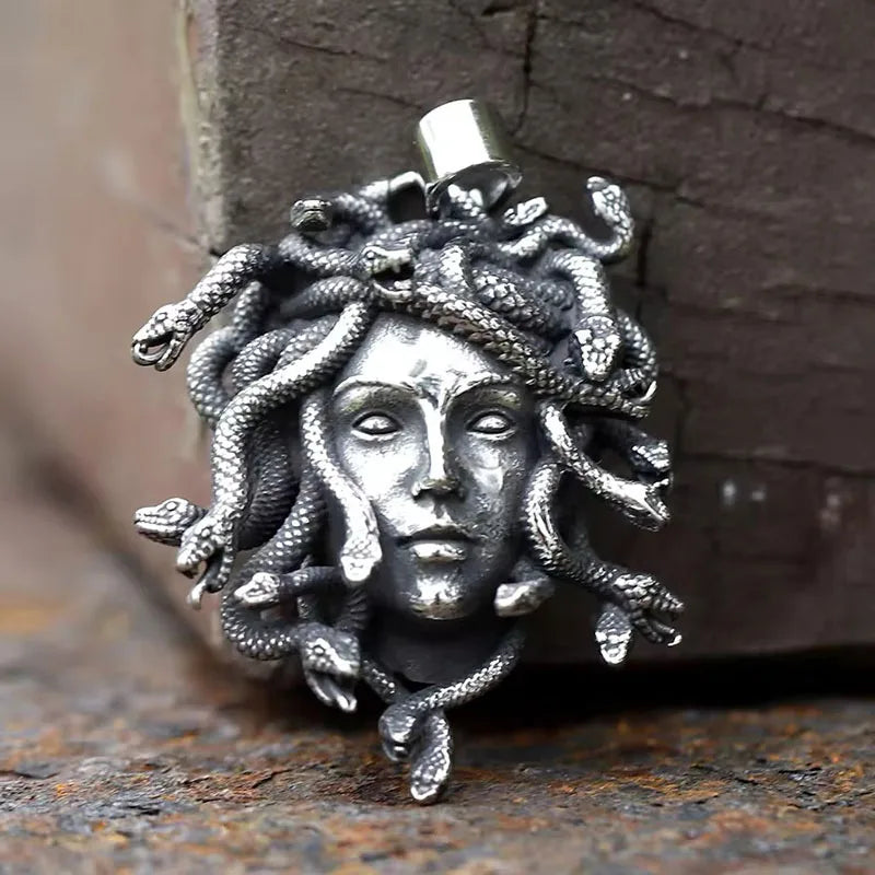 Collier Femme Medusa Pendant Gothic Ancient Greek Snake Necklace Para Hombre Femme Cadeau