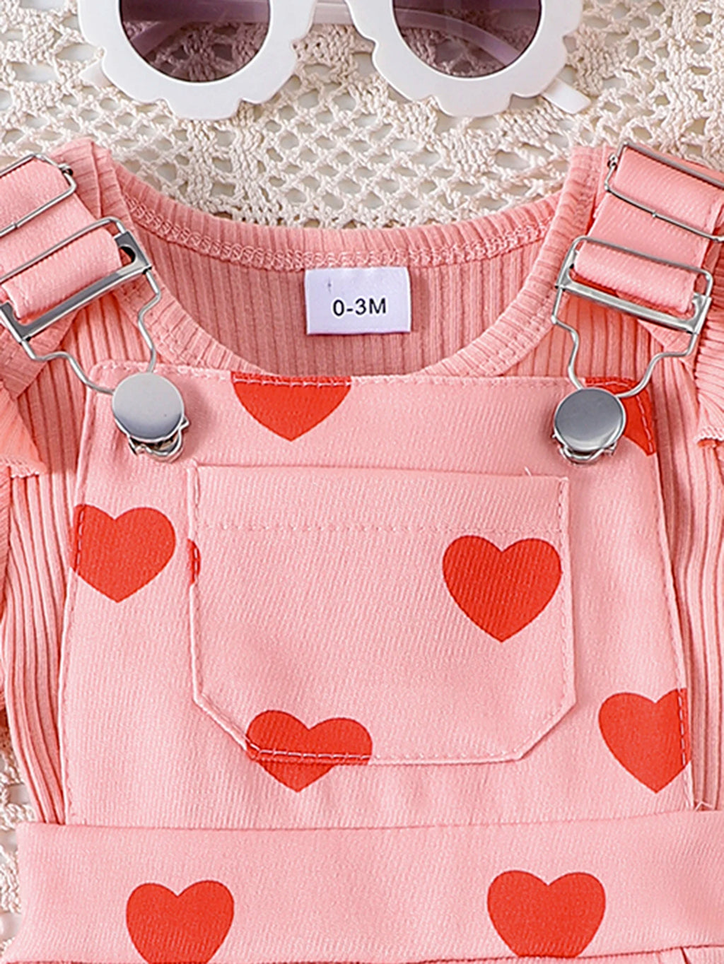 2PCS Summer New Sweet And Cute Girls And Babies Solid Color Short-Sleeved Top + Pink Love Printed Suspender Shorts