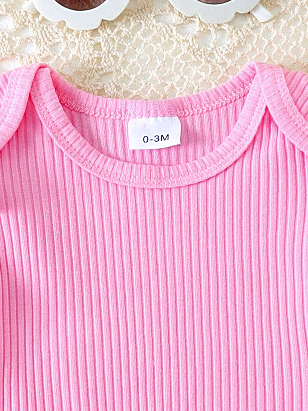 2PCS Summer New Sweet And Cute Girls And Babies Solid Color Short-Sleeved Top + Pink Love Printed Suspender Shorts