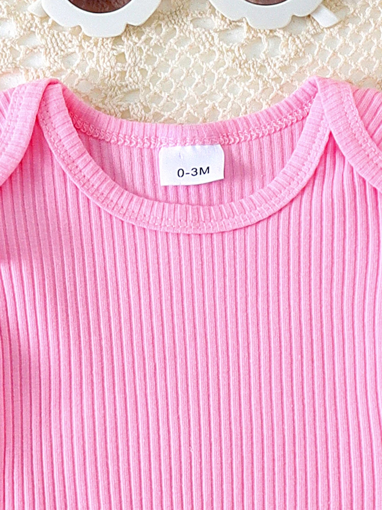 2PCS Summer New Sweet And Cute Girls And Babies Solid Color Short-Sleeved Top + Pink Love Printed Suspender Shorts