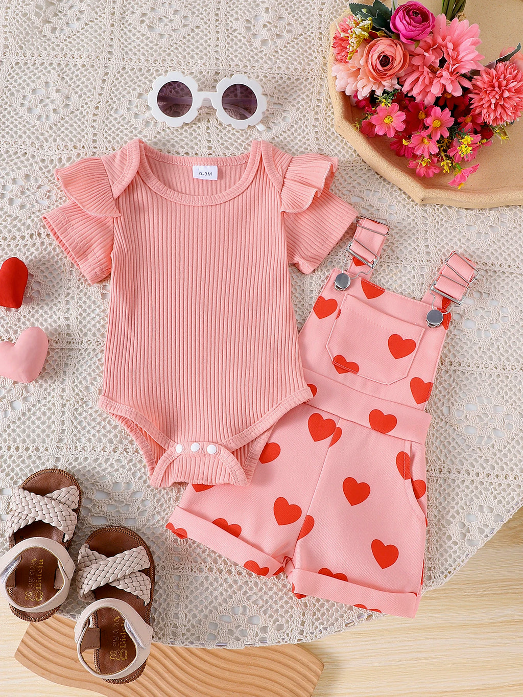 2PCS Summer New Sweet And Cute Girls And Babies Solid Color Short-Sleeved Top + Pink Love Printed Suspender Shorts
