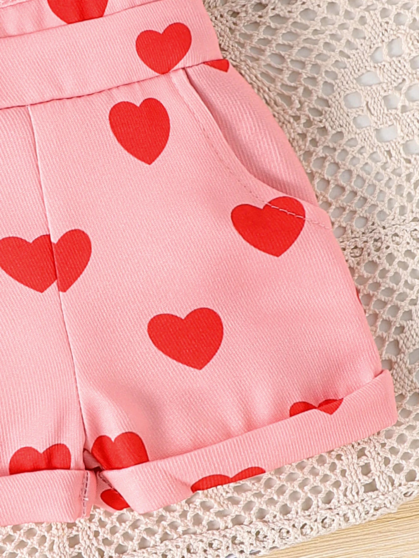 2PCS Summer New Sweet And Cute Girls And Babies Solid Color Short-Sleeved Top + Pink Love Printed Suspender Shorts