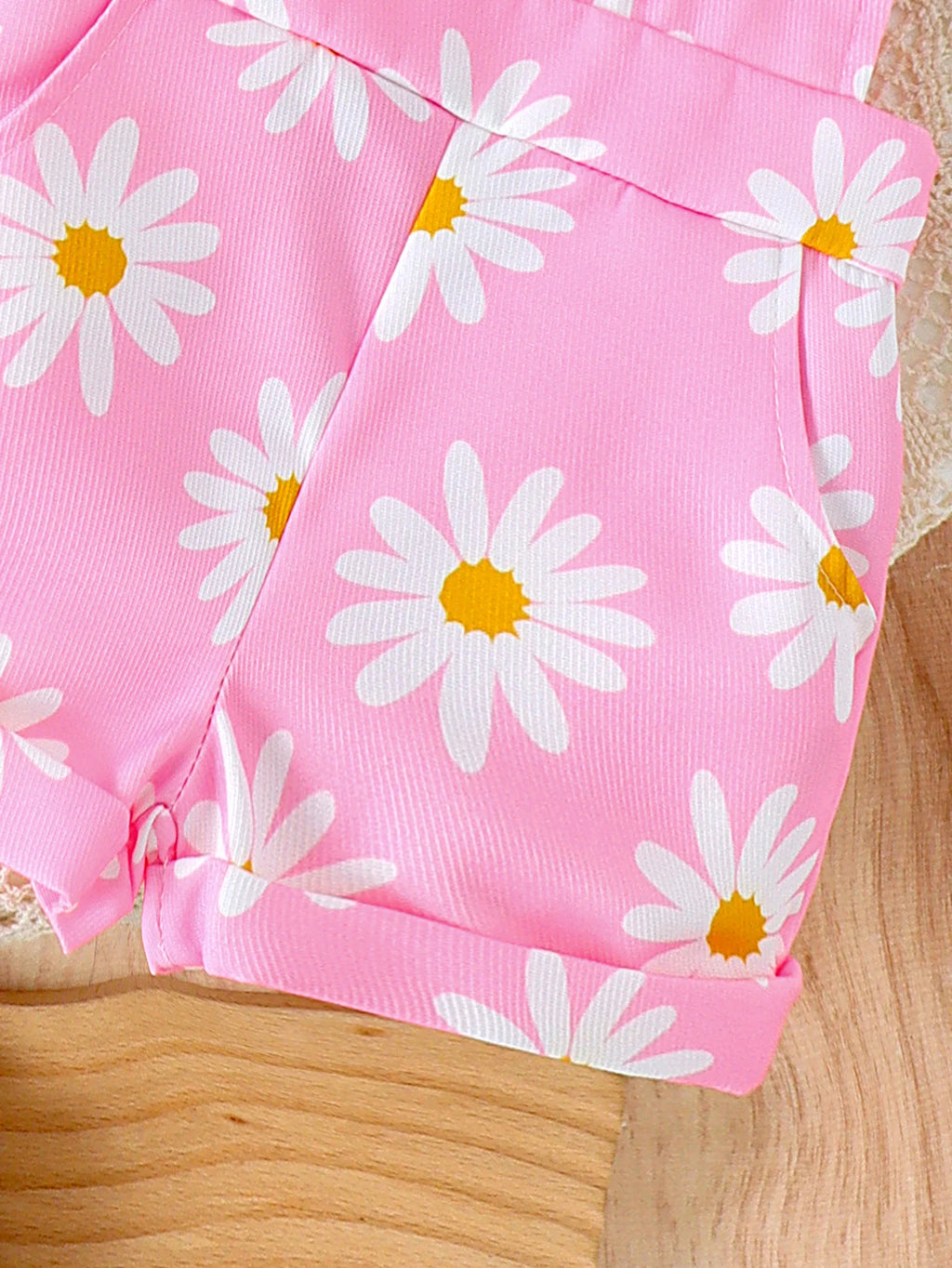 2PCS Summer New Sweet And Cute Girls And Babies Solid Color Short-Sleeved Top + Pink Love Printed Suspender Shorts