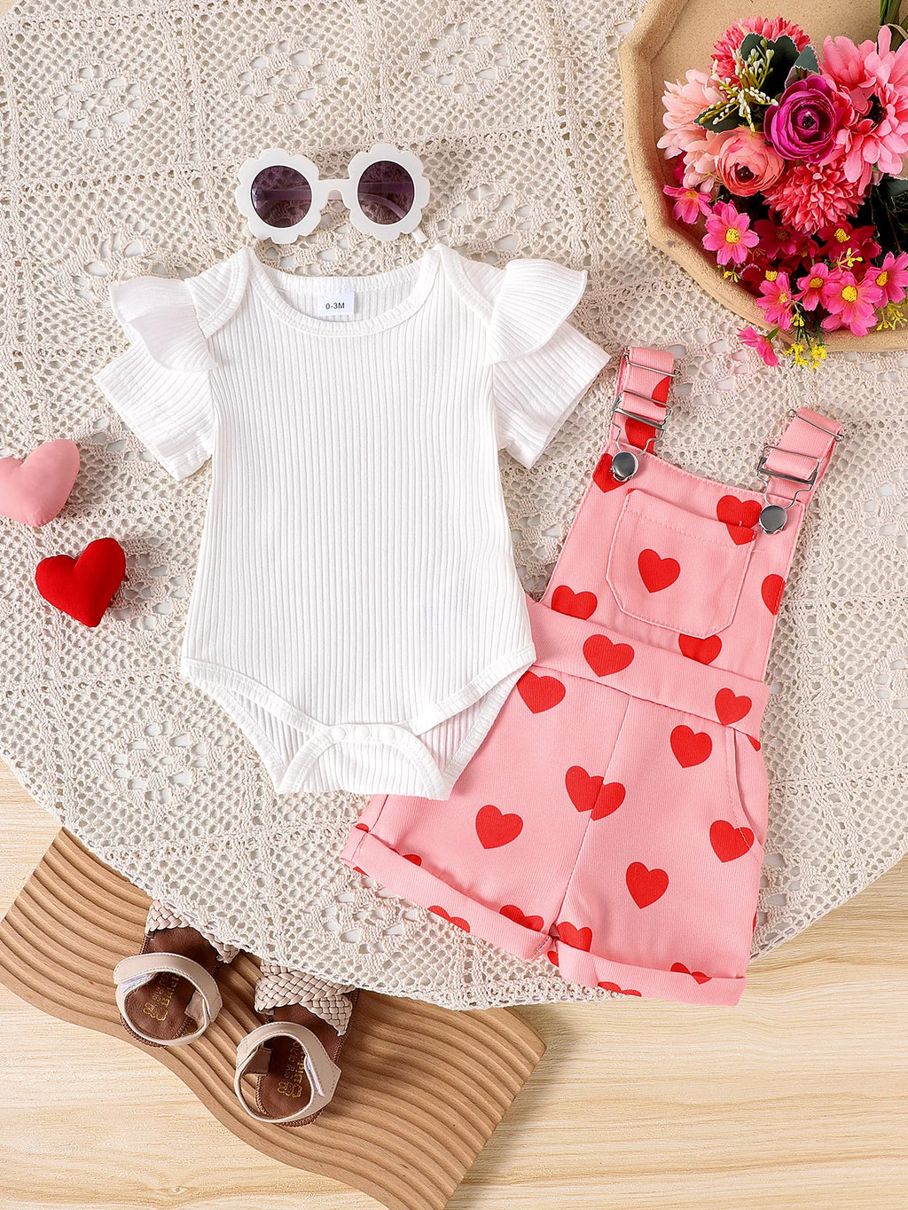 2PCS Summer New Sweet And Cute Girls And Babies Solid Color Short-Sleeved Top + Pink Love Printed Suspender Shorts