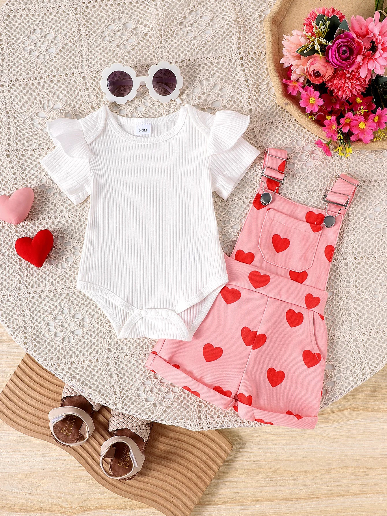 2PCS Summer New Sweet And Cute Girls And Babies Solid Color Short-Sleeved Top + Pink Love Printed Suspender Shorts